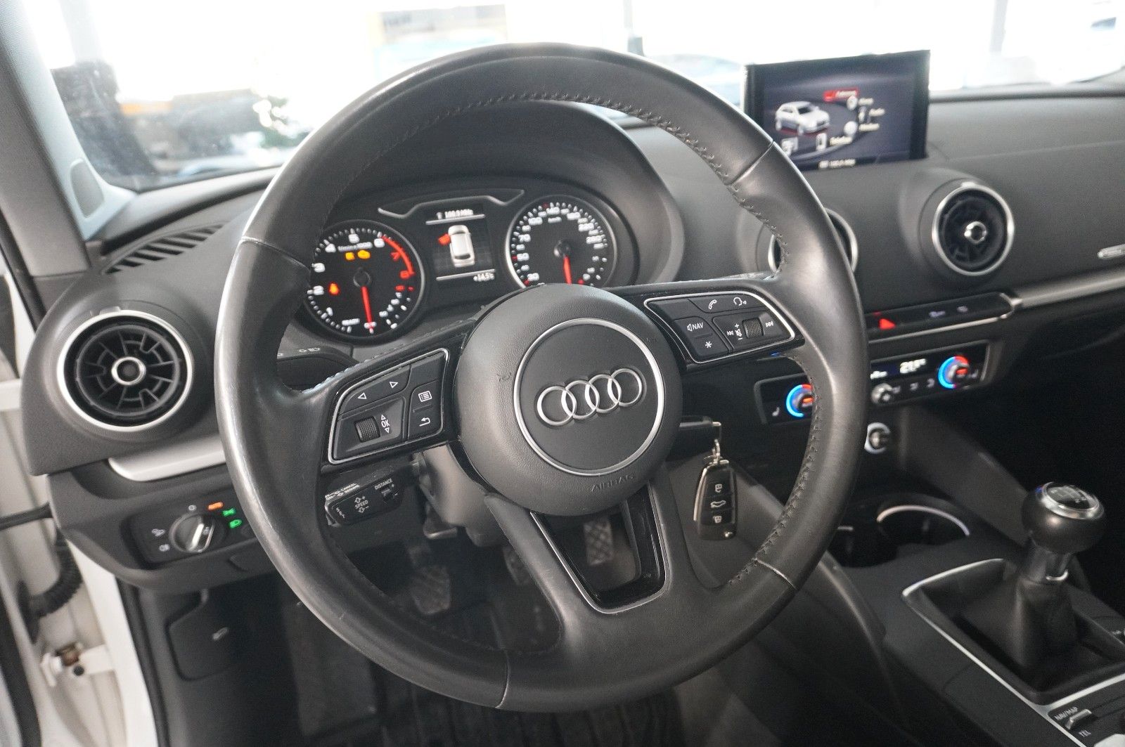 Fahrzeugabbildung Audi A3 Sportback 35 TFSI NAVI/BI-XENON/SHZ/ACC/PDC