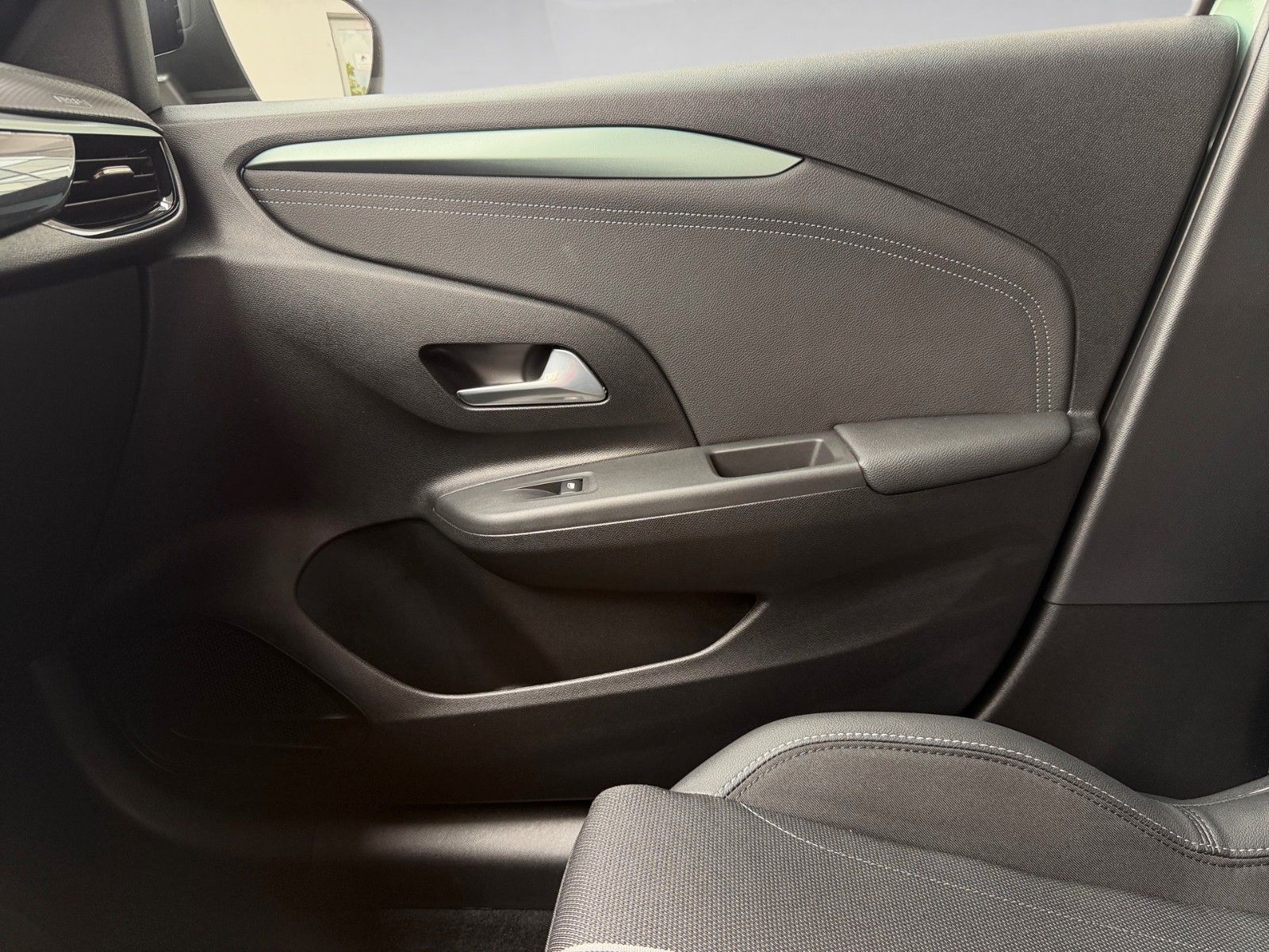Fahrzeugabbildung Opel Corsa F YES 110PS Hybrid Automatik/SHZ/LED!