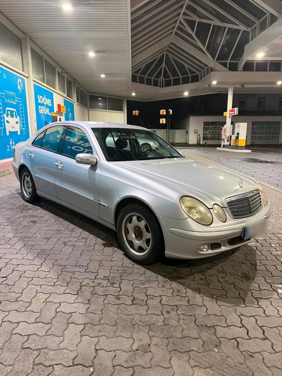 Mercedes-Benz E 220