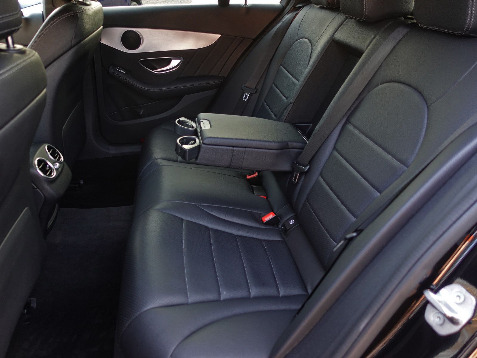 Fahrzeugabbildung Mercedes-Benz C 220d T 4MATIC 9G-T AMG Line Assist CarPlay RFK