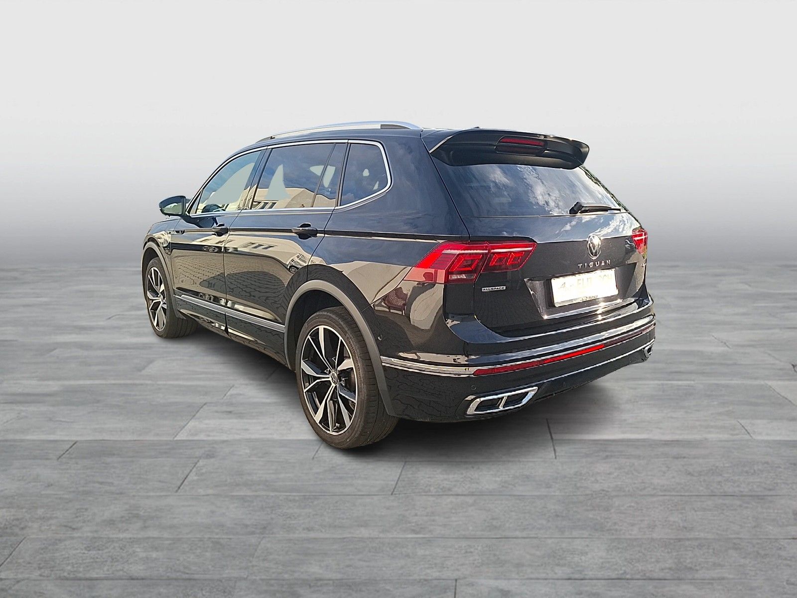 Fahrzeugabbildung Volkswagen Tiguan Allspace TDI R-Line DSG 4M Matrix AHK Nav