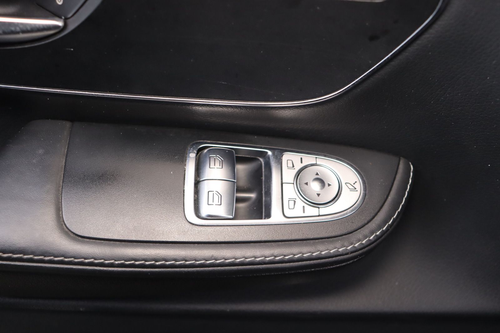 Fahrzeugabbildung Mercedes-Benz V 300 d AMG 4M * DIS * 360 * Burmeister