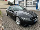 BMW E92 LCI 330i - BMW 330 mit Benzin-Antrieb: Coupe