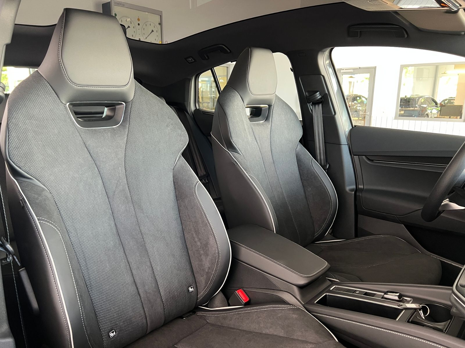 Fahrzeugabbildung SKODA Enyaq Coupé 85 Sportline *AHK, Matrix-LED, 21"-F
