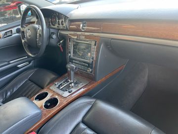 Volkswagen Phaeton - 7