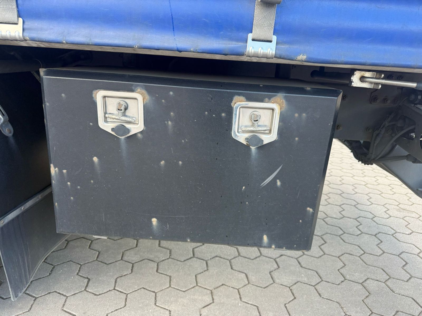 Fahrzeugabbildung Mercedes-Benz Antos 1835 L - 4x2 Schiebeplane