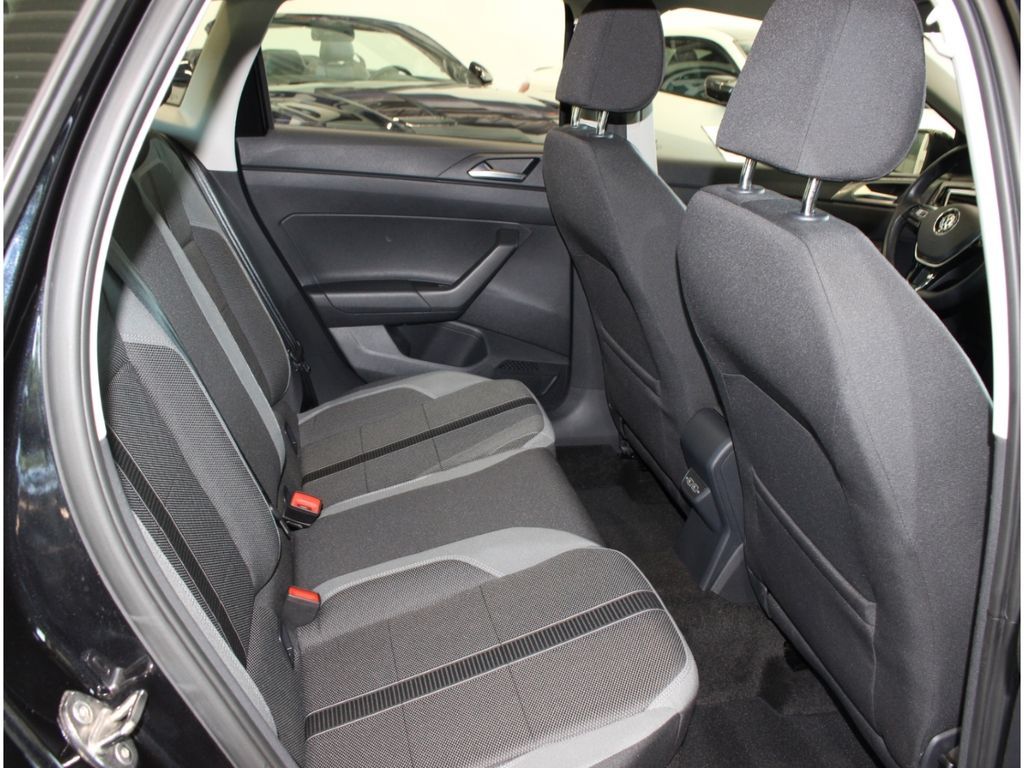 Fahrzeugabbildung Volkswagen Polo VI Highline 1.0 TSI PDC vo&hi+ Sportsitze