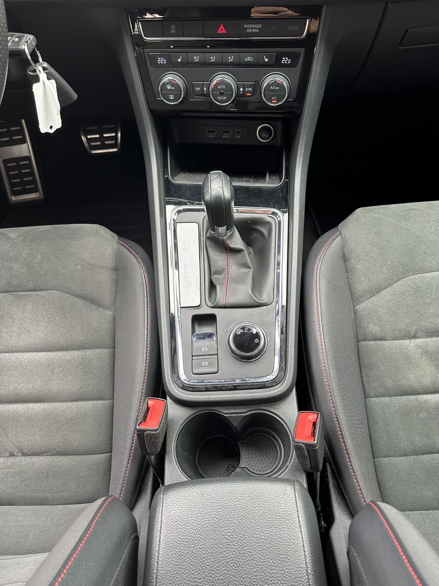 Fahrzeugabbildung SEAT Ateca 2.0 TDI DSG FR NAV+LED+AHK+ACC+CARPLAY+KAM