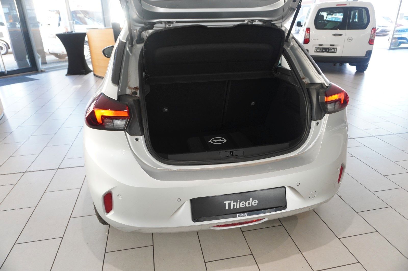 Fahrzeugabbildung Opel Corsa-e F EDITION 7KW NAVI/VIRT/SHZ/DAB/WÄRMEP.