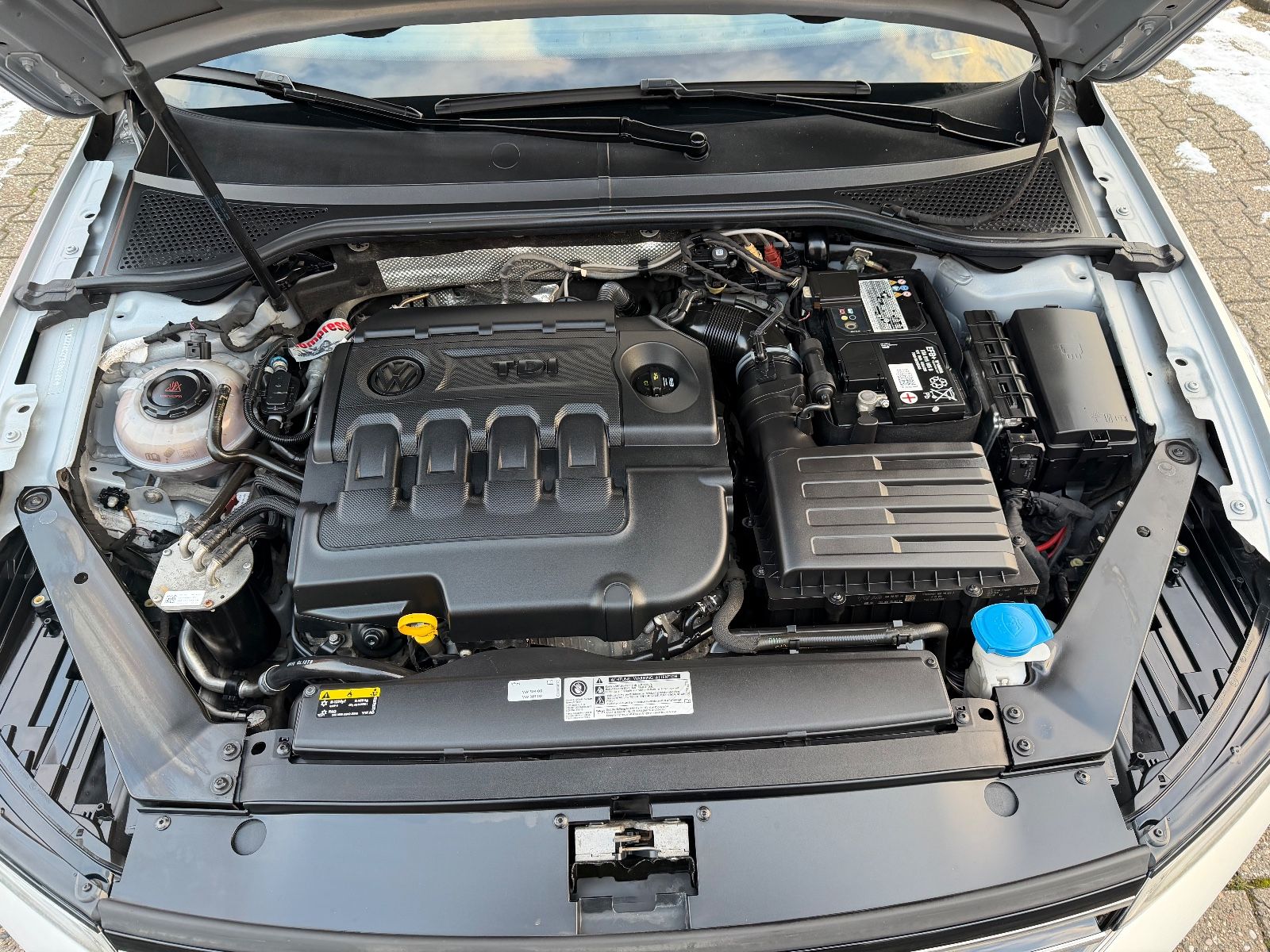 Fahrzeugabbildung Volkswagen Passat Variant 2.0 TDI 1-HAND AHK 6-GANG PDC