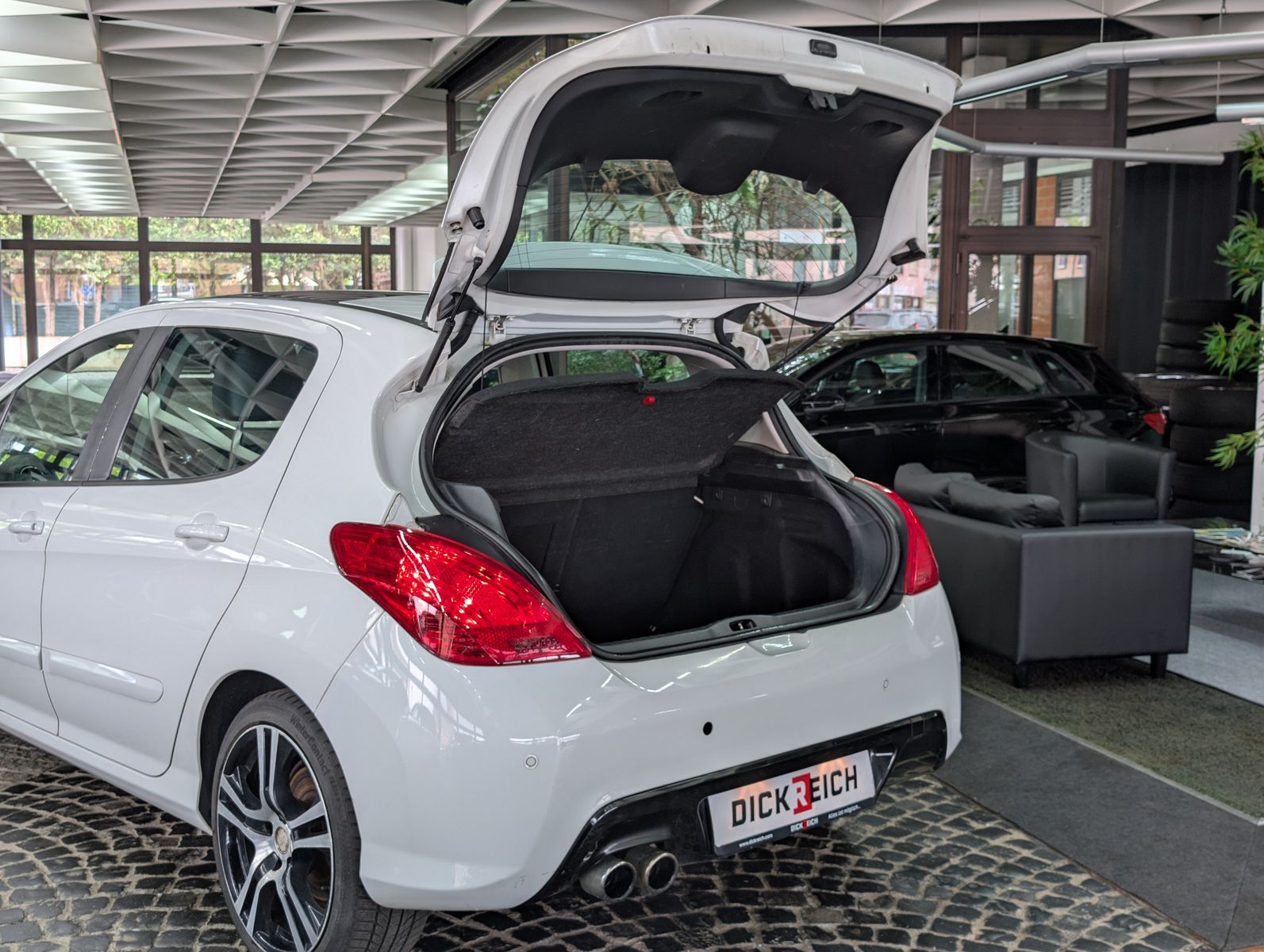 Fahrzeugabbildung Peugeot 308 GTi LEDER PANO XENON TEMP PDC NAVI 18-ZOLL