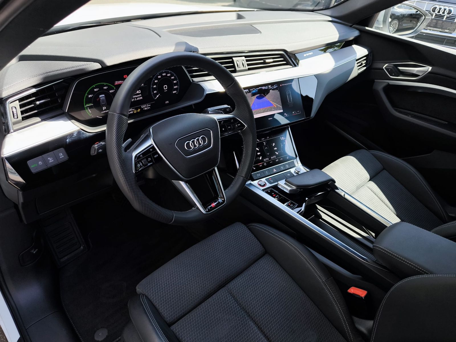 Fahrzeugabbildung Audi e-tron S LINE BLACK EDITION LED+SHZ+KAM+B&O+ACC+