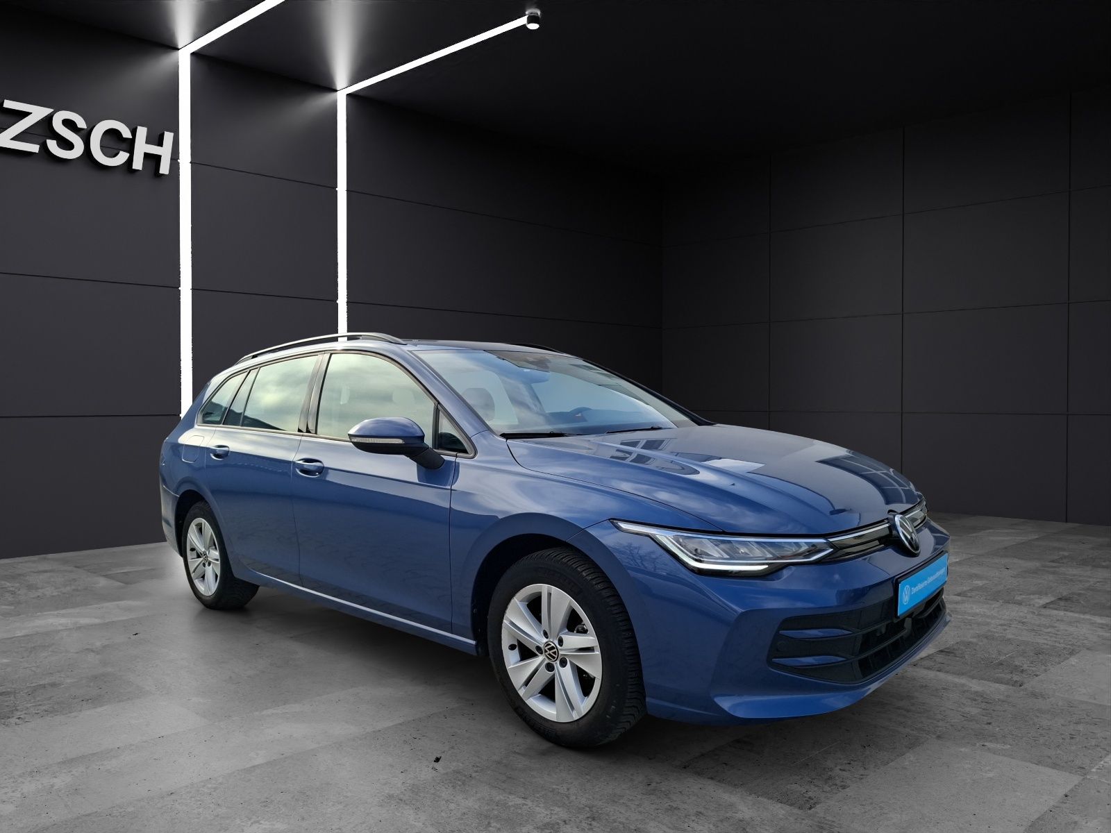 Fahrzeugabbildung Volkswagen Golf VIII Variant TSI Life Standhzg. LED Navi AI