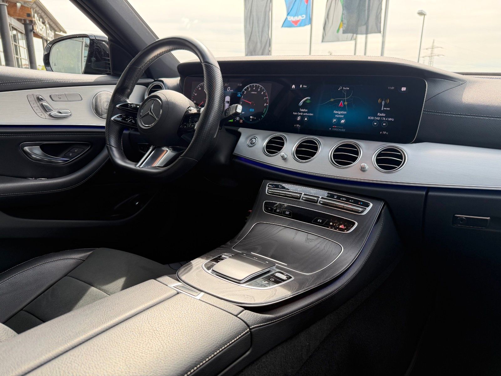 Fahrzeugabbildung Mercedes-Benz E 300e T AMG+Pano+Burm+Distr+HUD+360