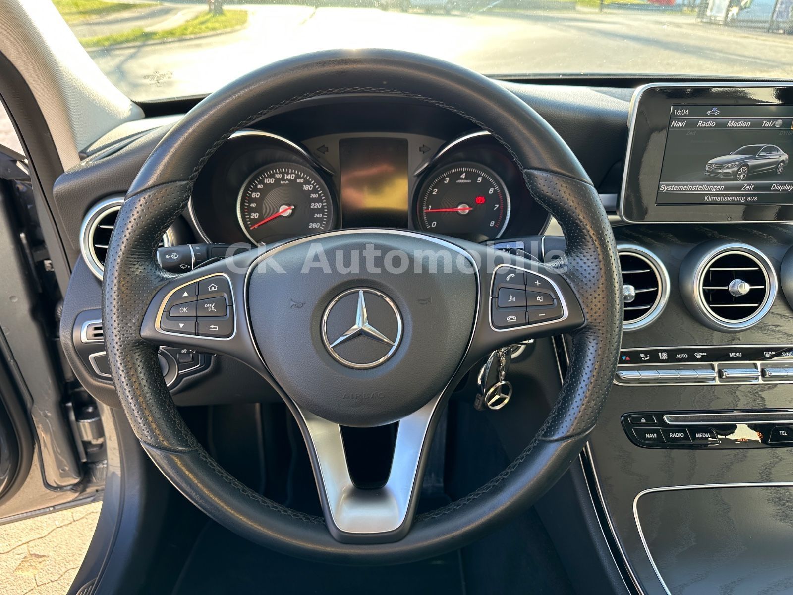 Fahrzeugabbildung Mercedes-Benz C 200 CGI Lim. Avantgarde Autom./Navi/LED/ILS
