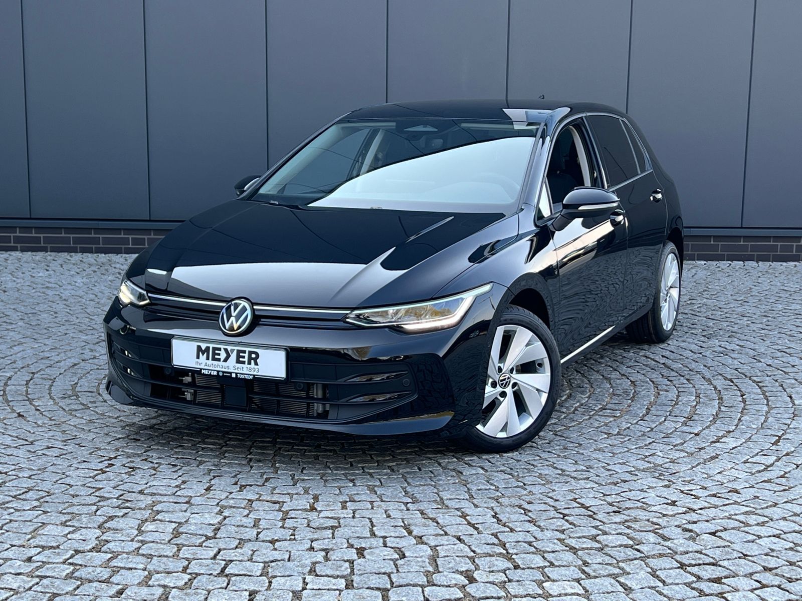 Fahrzeugabbildung Volkswagen Golf VIII Life 1.5 TSI *ACC, Light Assist, Sitzh