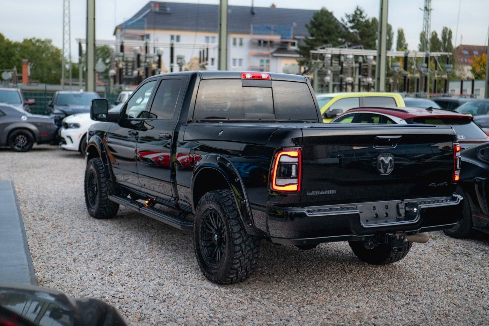 Fahrzeugabbildung Dodge RAM 3500 HEAVY DUTY 6.7 Cummins Laramie Night