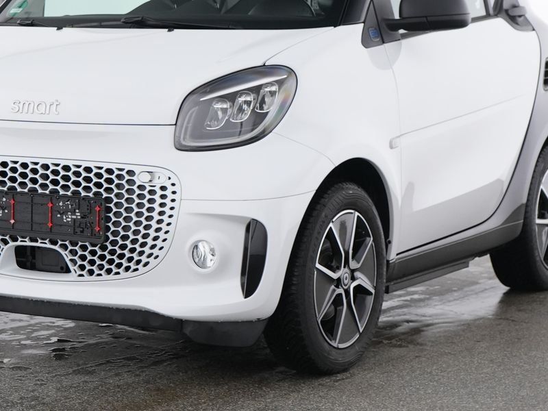 Fahrzeugabbildung Smart smart EQ fortwo Exclusive*Pano*LED*Kamera*22kW*