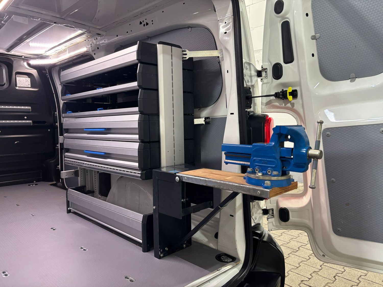 Fahrzeugabbildung Opel Vivaro 2.0 D Edition L3 Sortimo#Kamera#Carplay#K