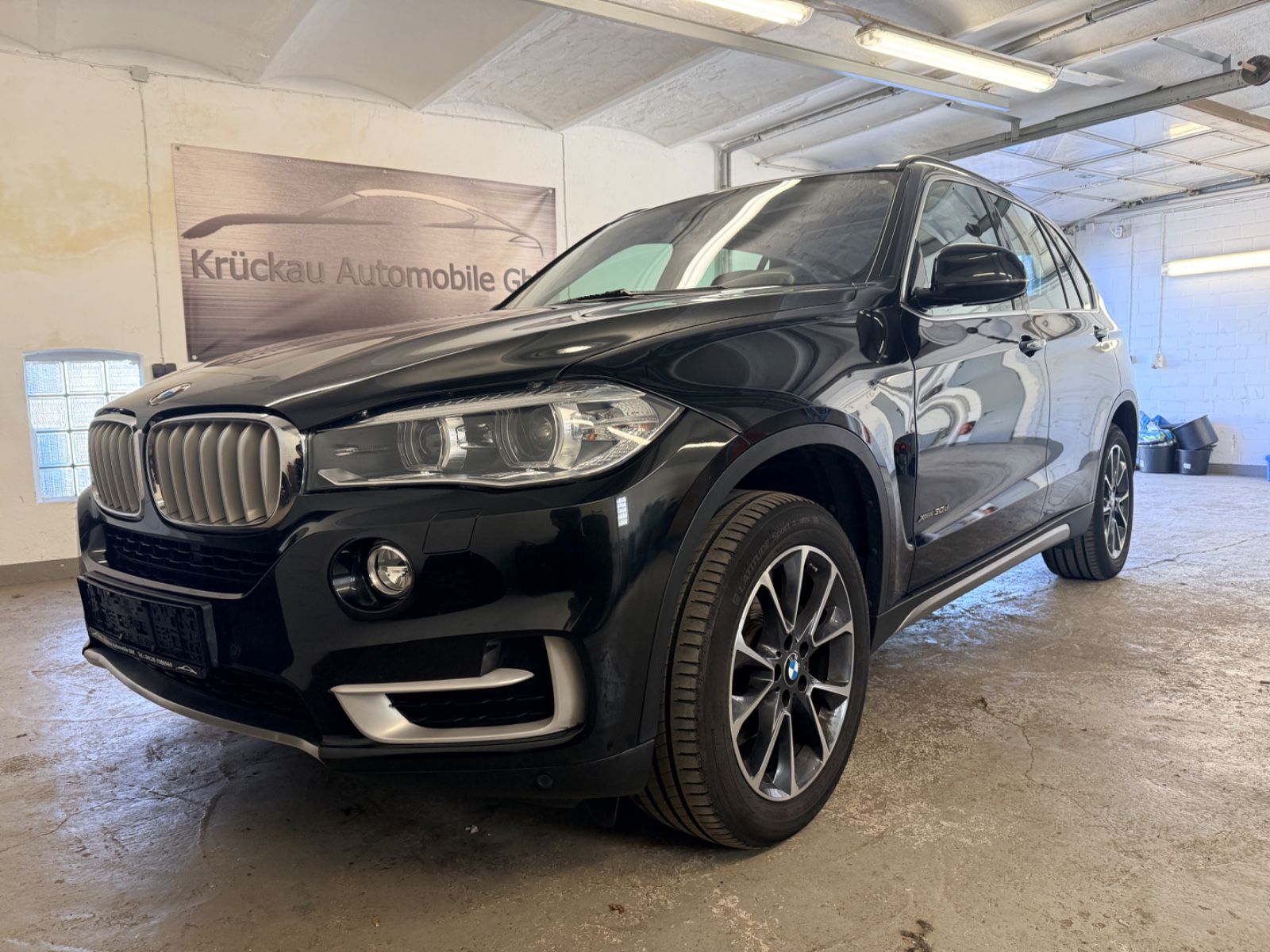 BMW X5 xDrive30d SHeft Leder Pano Xen AHK Navi HUD