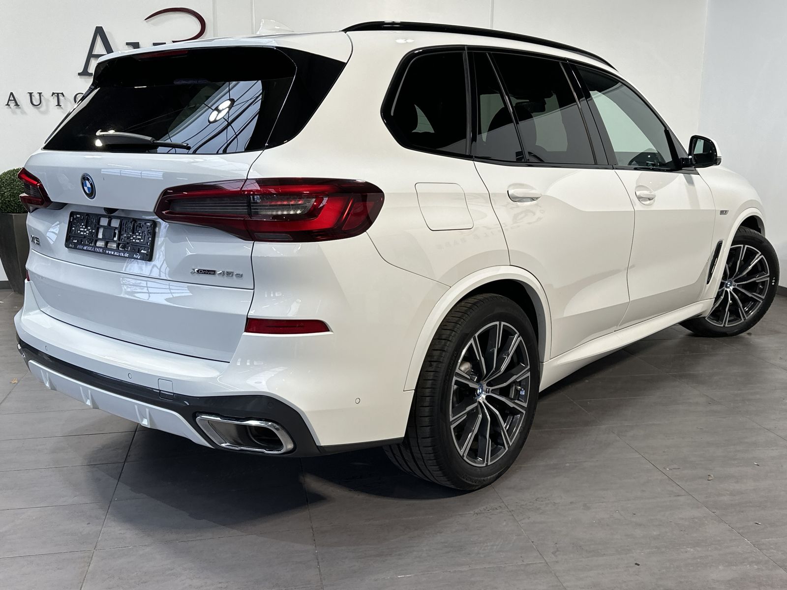 Fahrzeugabbildung BMW X5 xDrive45e M-Sport NAV+LASER+AHK+360°+HUD+H&K