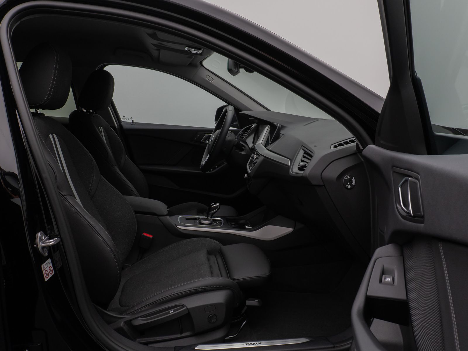 Fahrzeugabbildung BMW 118i DAB WLAN PDC Geschwindigkeitsreg Sport LED