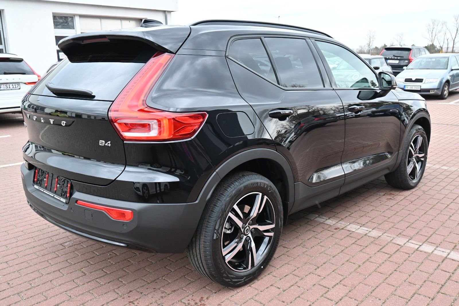 Fahrzeugabbildung Volvo XC40 B4 DKG Plus Dark*RFK*H&K*FSHZG*LED*Google