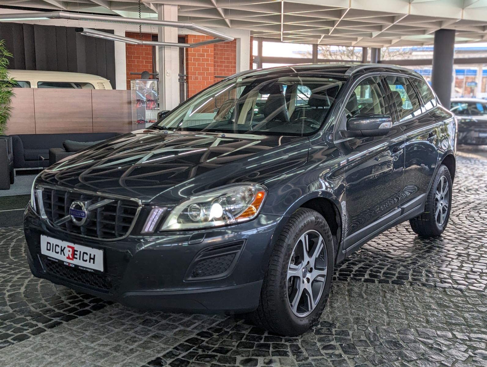 Fahrzeugabbildung Volvo XC60 Summum KAM MEMO LEDER XENON AHK SCHECKHEFT
