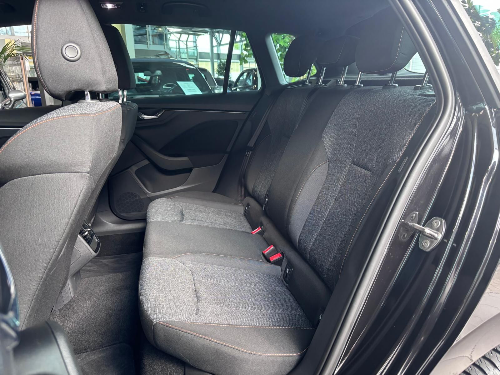 Fahrzeugabbildung SKODA Kamiq 1.5 TSI Clever  NAVI PANO KAMERA