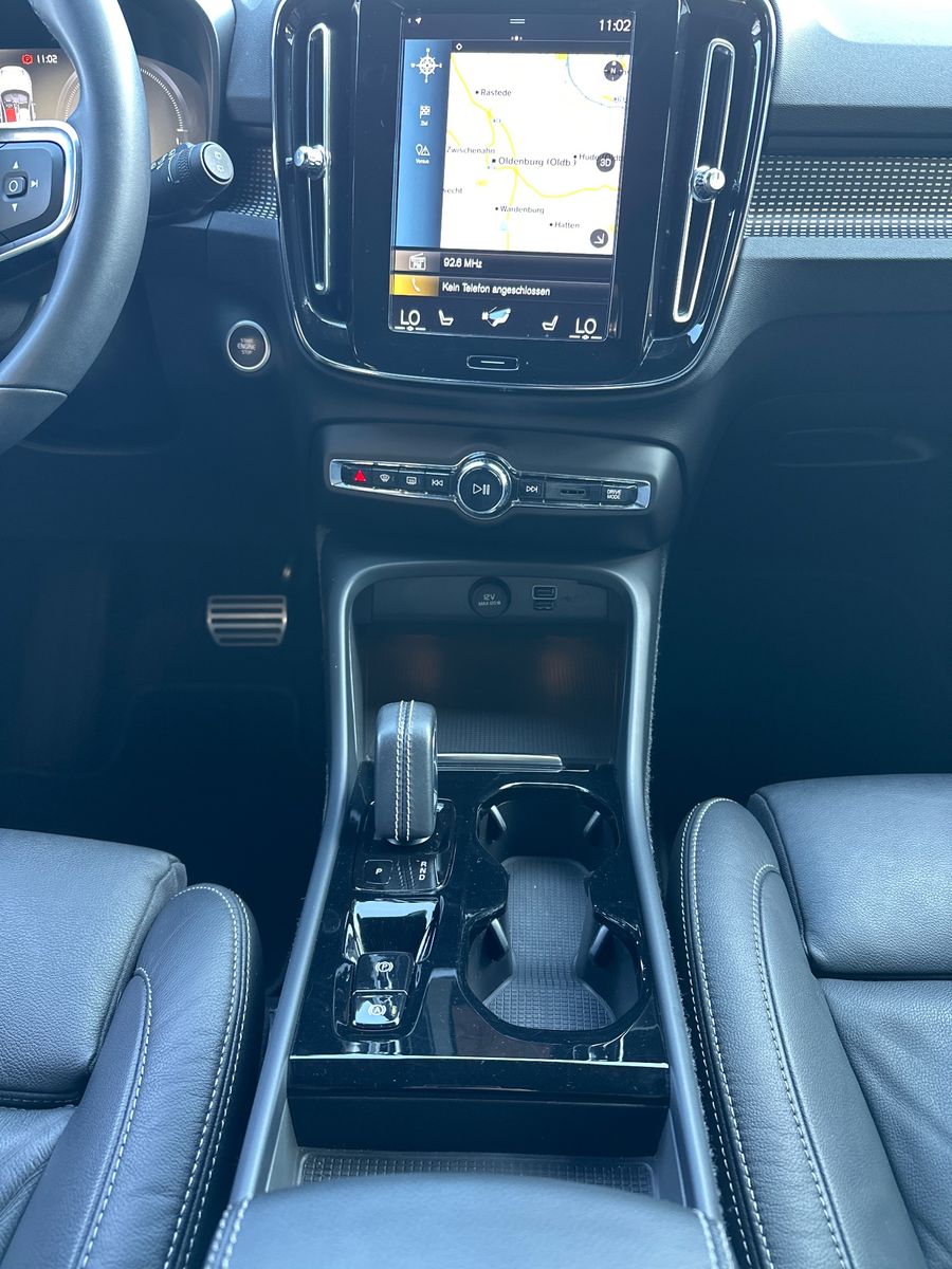 Fahrzeugabbildung Volvo XC40 T5 Recharge DKG R Design NAV+LED+PANO+AHK
