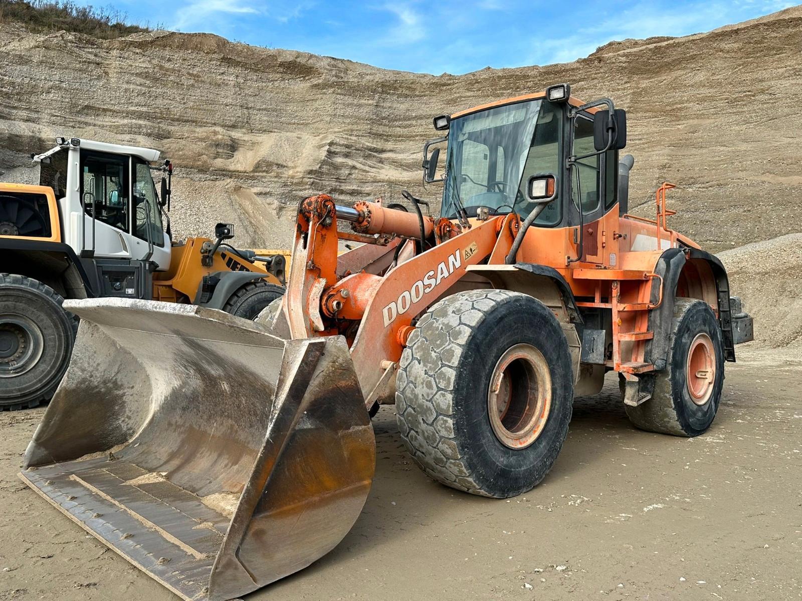 Doosan DL 300
