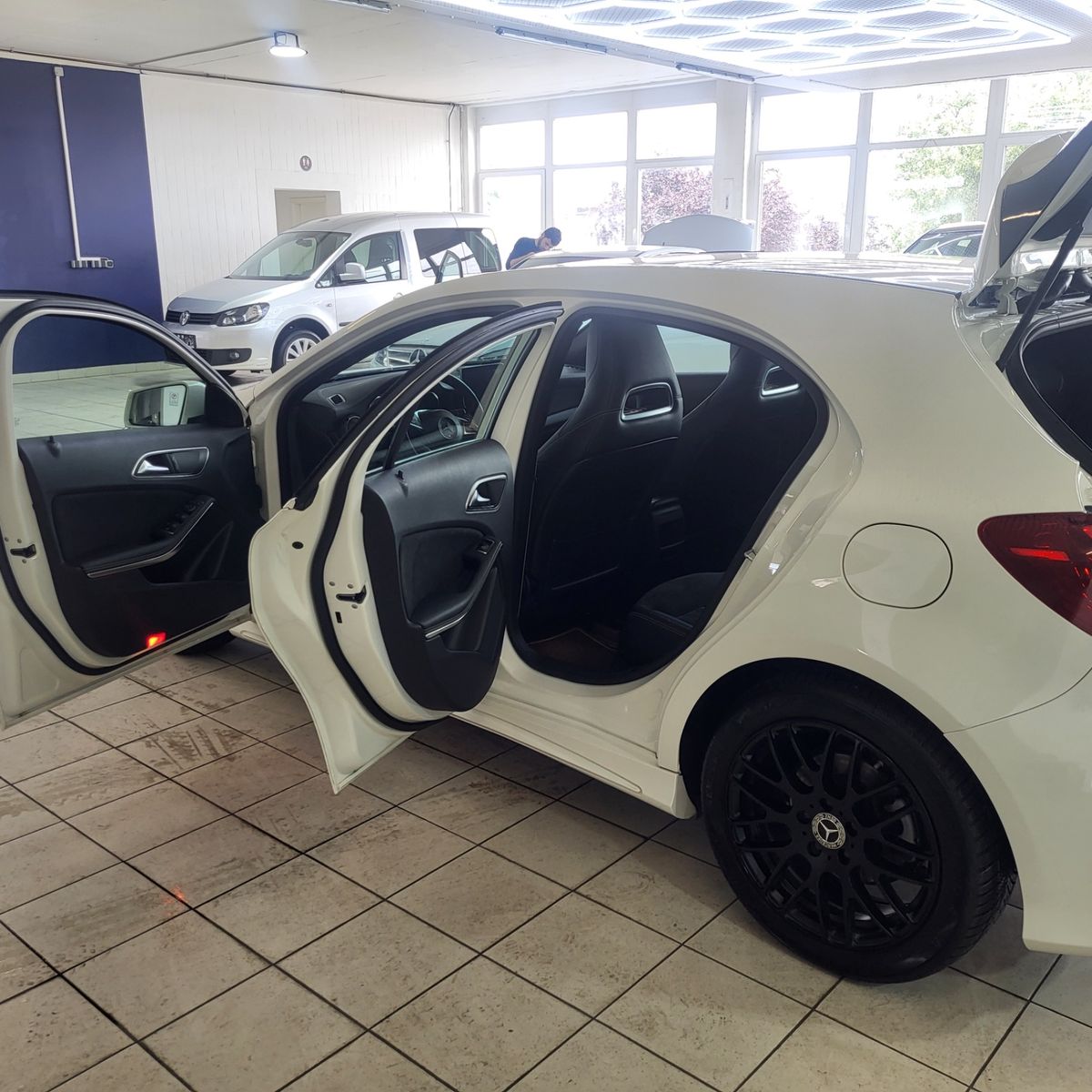 MERCEDES-BENZ Mercedes A180d Automatik Panorama Kamera LED Alc