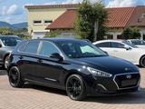 Hyundai i30 Select 1,6 CRDI*NAVI*R-CAM*LHZ*SHZ*LED - Hyundai i30 Select mit Diesel-Antrieb