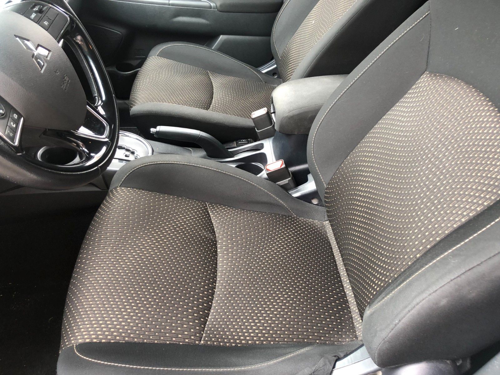 Fahrzeugabbildung Mitsubishi ASX SUV-Star+ 4WD Hagelschaden