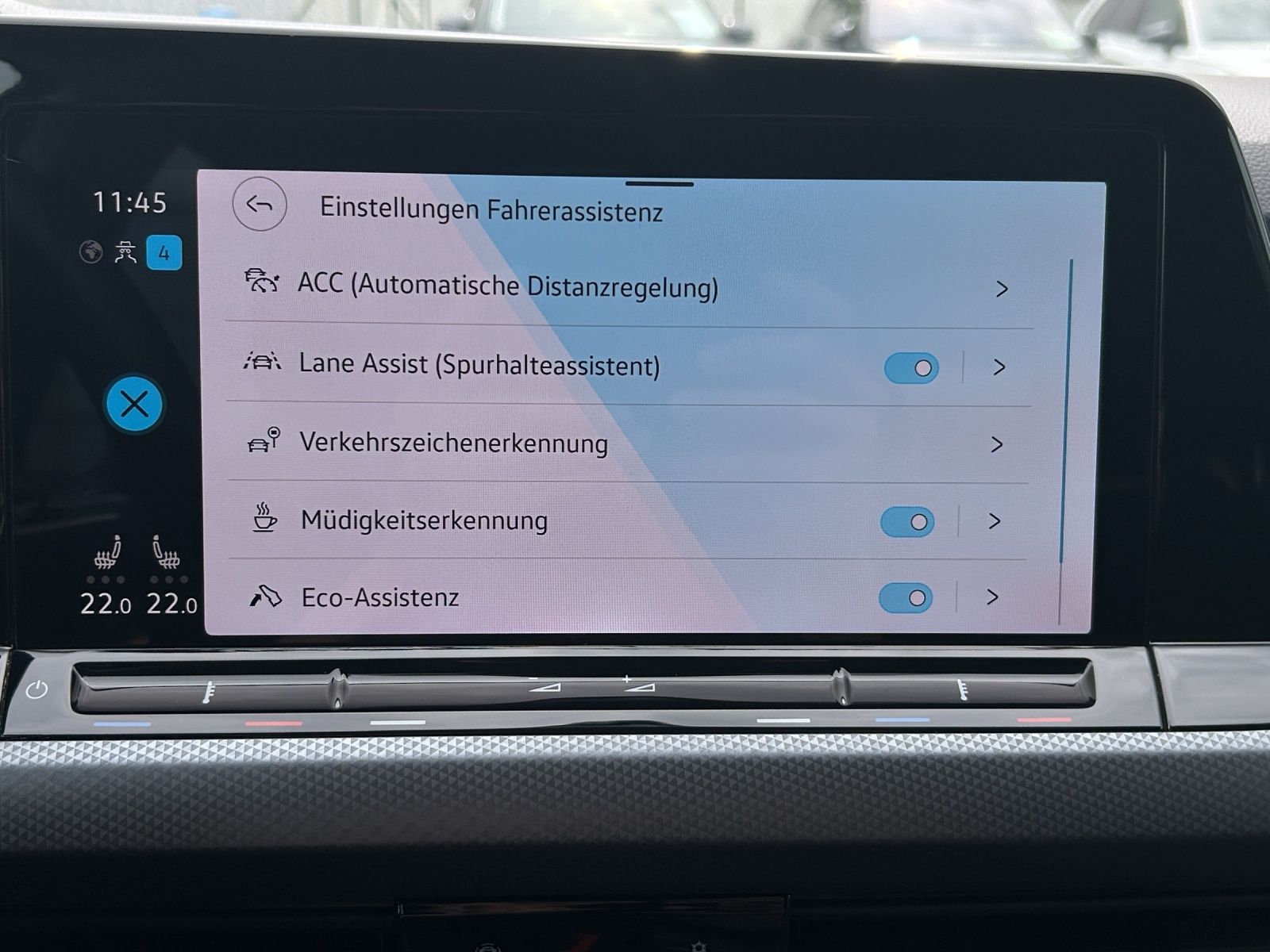 Fahrzeugabbildung Volkswagen Golf VIII TDI Active DSG LED Navi AHK ACC RFK SH