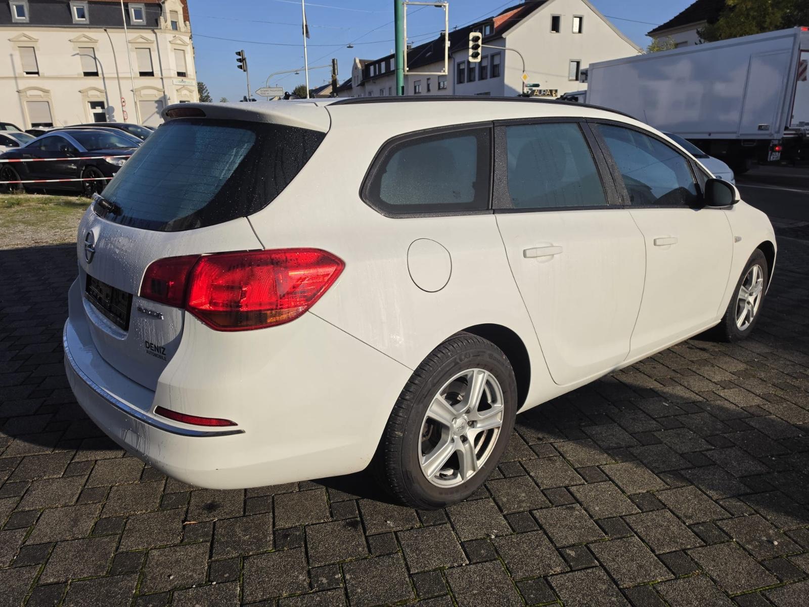 Opel Astra 2013 — engine 1.686 cm³, 110 HP (81kW)