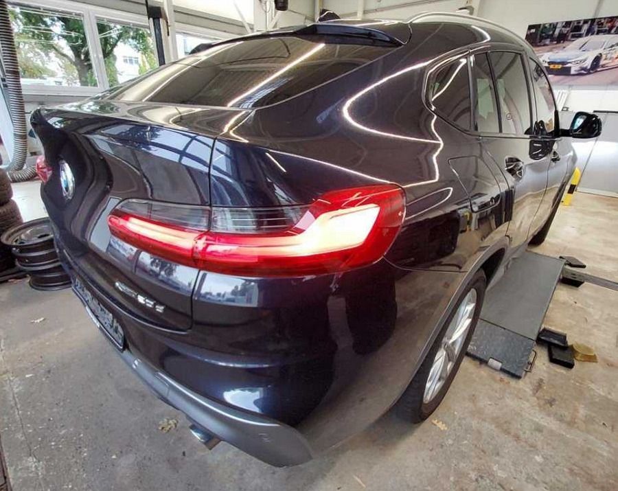 Fahrzeugabbildung BMW X4 xDrive 20 d M Sport X HUD ANHZV STHZG PANO
