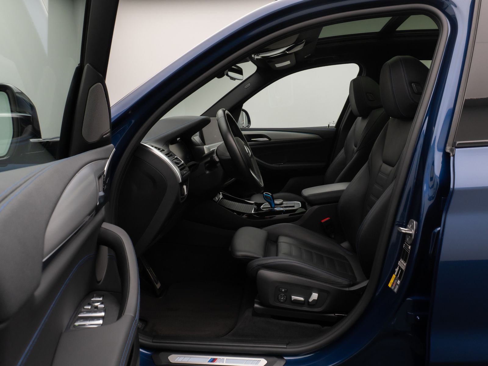 Fahrzeugabbildung BMW iX3 M Sport Impressive Panorama 360° HUD DAB H/K