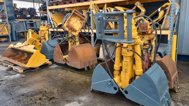 Liebherr GM8 clamshell grapple / Zwei schalengreifer