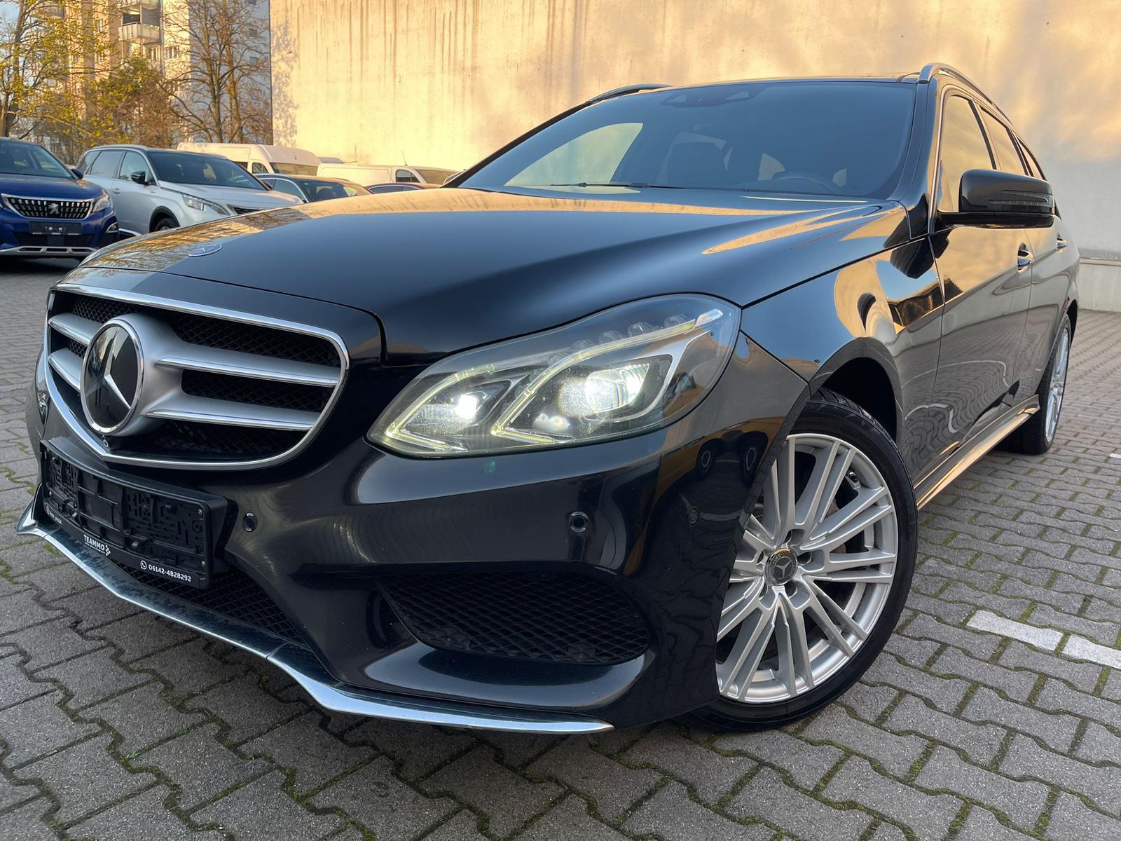 Mercedes-Benz E 350AMG-LINE|PANO|AHK|DISTRONIC|360°|4xSHZ|18"