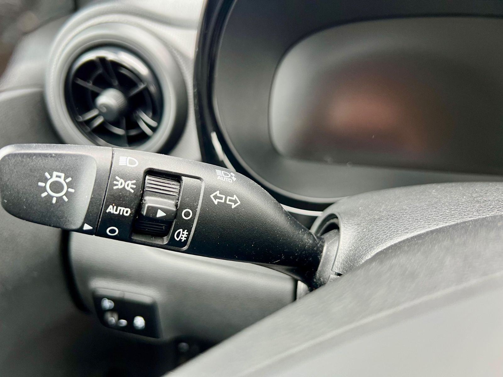 HYUNDAI i10 Trend KLIMA KAMERA NAVI SHZ