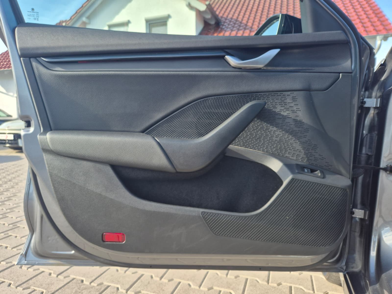 Fahrzeugabbildung SKODA Octavia 1.5 DSG Sportline PANO*MATRIX*AHK*5J.GAR