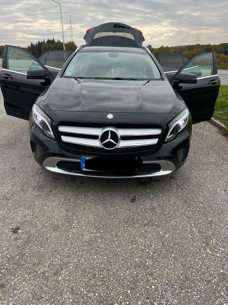 Mercedes-Benz GLA 200