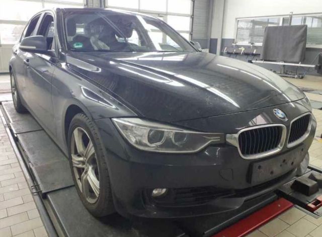 BMW 330d Lim. Automatik|AHK|XENON|PDC|LM|Tempo|Klima