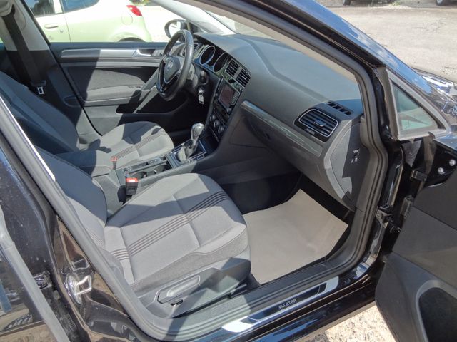 Fahrzeugabbildung Volkswagen Golf VII Lim. Allstar/DSG/Xenon/Navi/2.Hd/150PS/