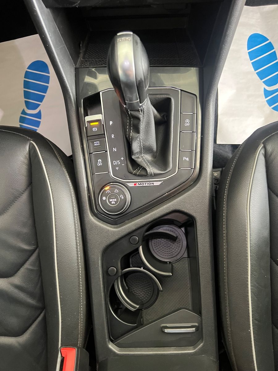 Fahrzeugabbildung Volkswagen Tiguan Highline 4Motion R line *HEAD-UP*MEMORY*