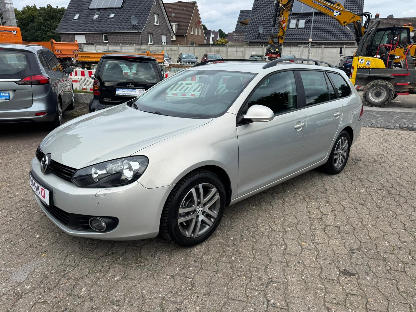 Volkswagen Golf 2011 — interior