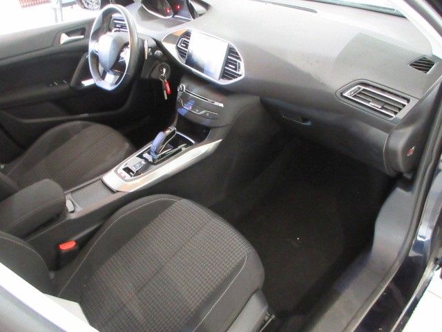 Fahrzeugabbildung Peugeot 308 Active 1.2T NAVI/LED/PDC/ALU/TEMPOMAT