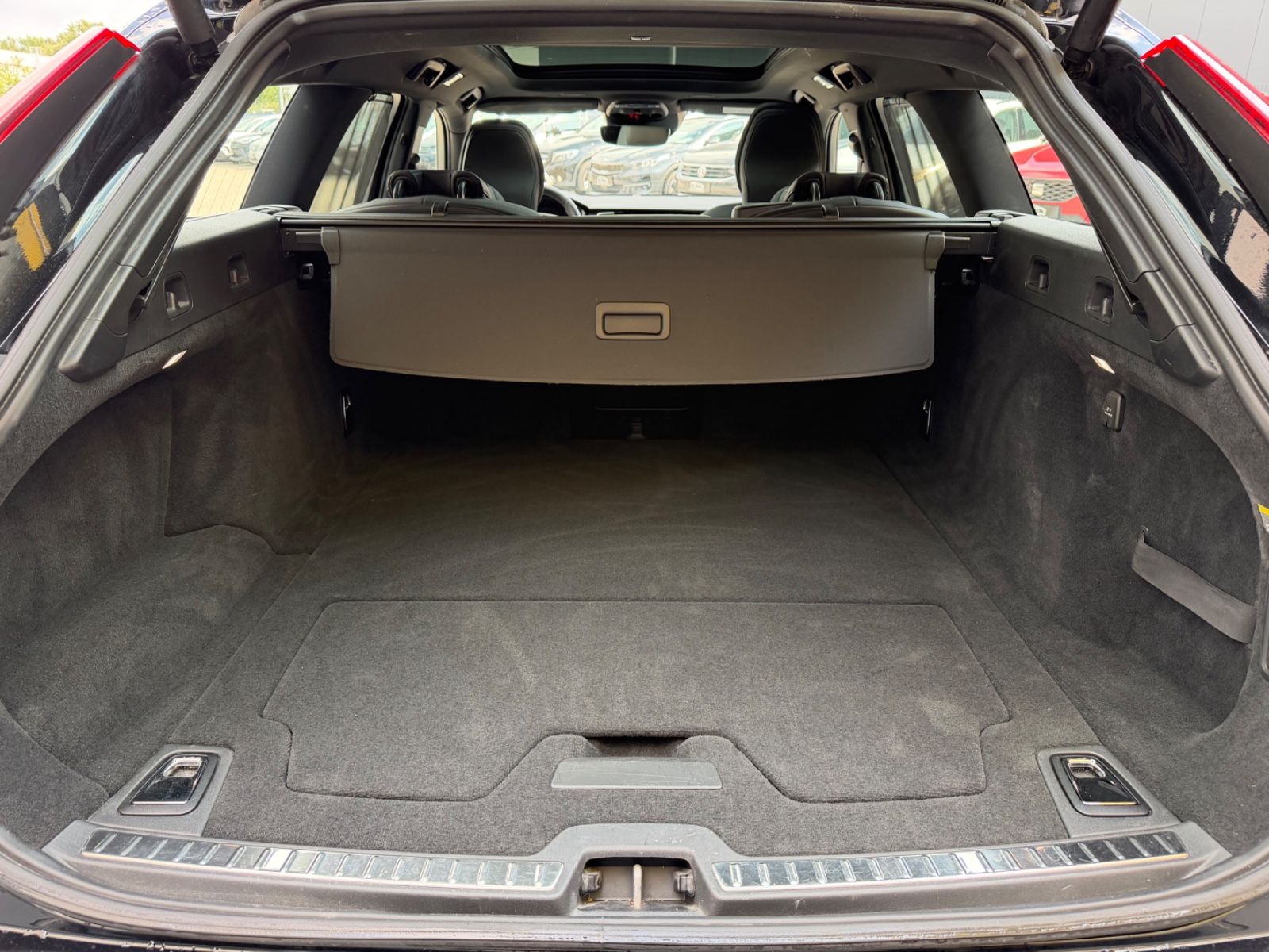Volvo V90 Kombi R Design AWD/ALLRAD/SPORTPAK*/PANO/KAM foto 24