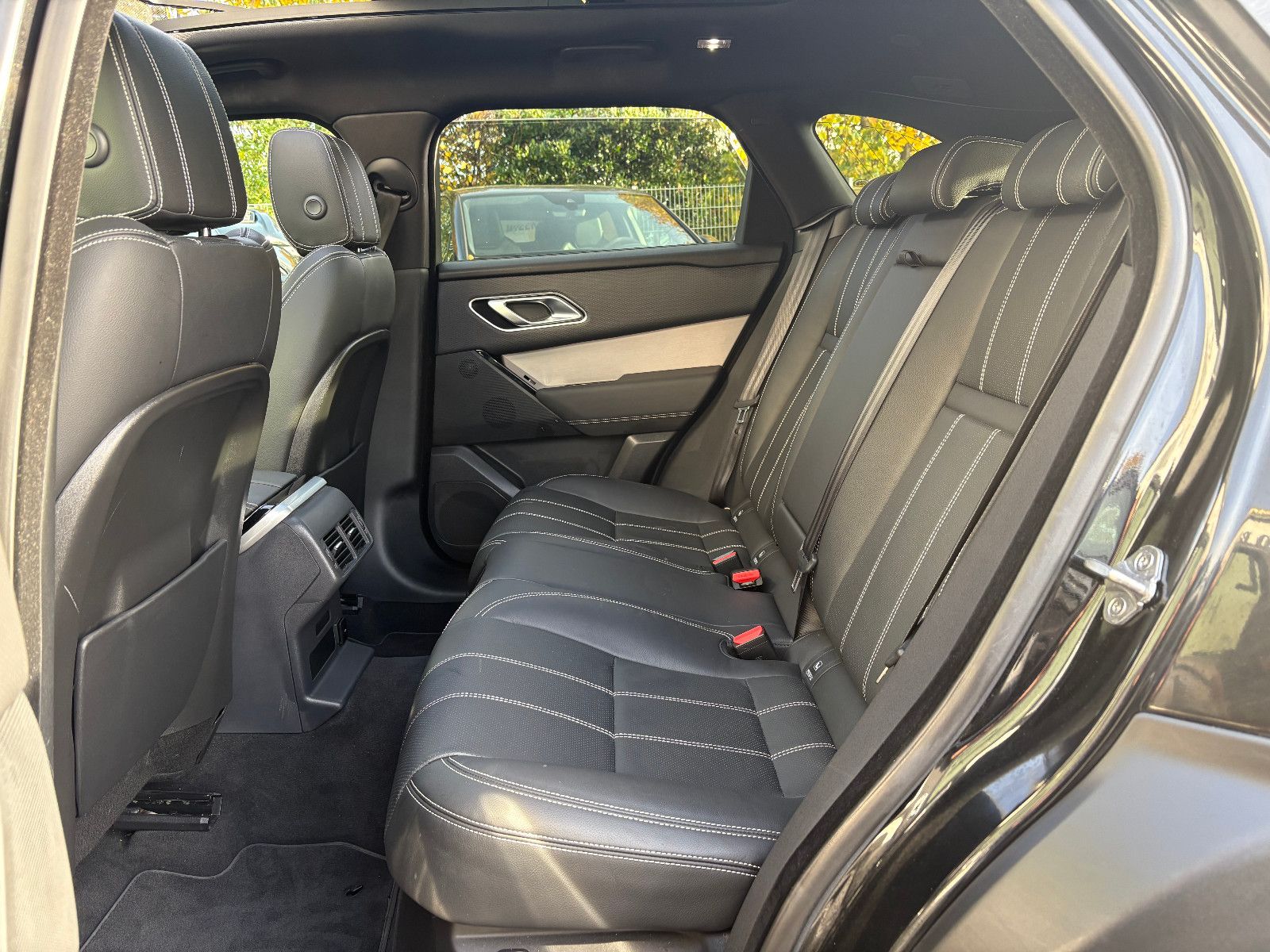 Fahrzeugabbildung Land Rover Range Rover Velar/R-DYNAMIC/PANO/HEAD-UP/ACC